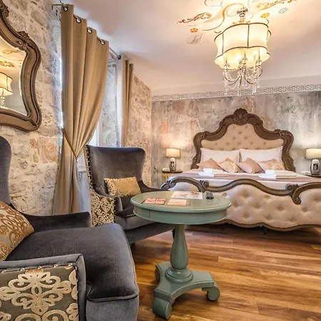 Plaza Marchi Old Town - Mag Quaint & Elegant Boutique 4*