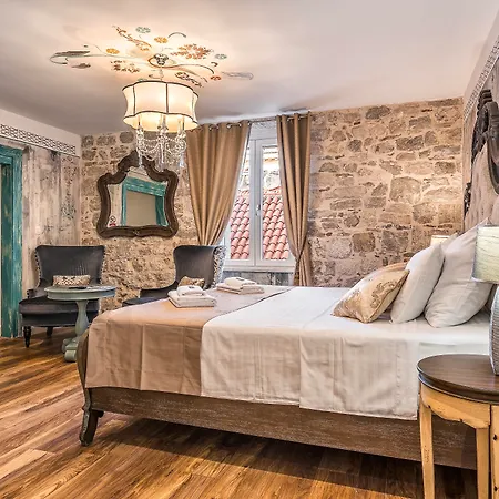 ホテル Plaza Marchi Old Town - Mag Quaint & Elegant Boutique 4*