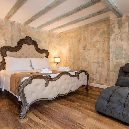 Plaza Marchi Old Town - Mag Quaint & Elegant Boutique ホテル 4*