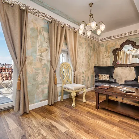 Plaza Marchi Old Town - Mag Quaint & Elegant Boutique