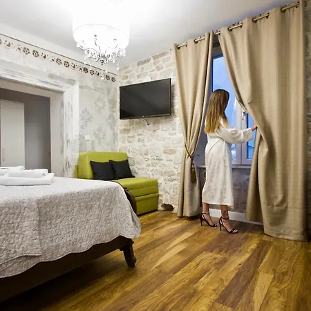 מלון Plaza Marchi Old Town - Mag Quaint & Elegant Boutique 4*