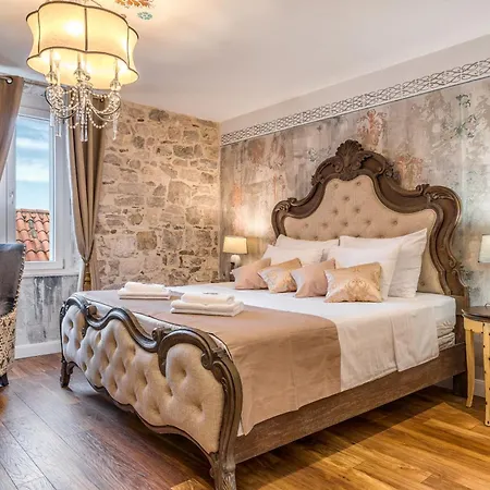 Plaza Marchi Old Town - Mag Quaint & Elegant Boutique מלון 4*