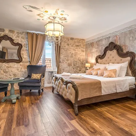 מלון Plaza Marchi Old Town - Mag Quaint & Elegant Boutique