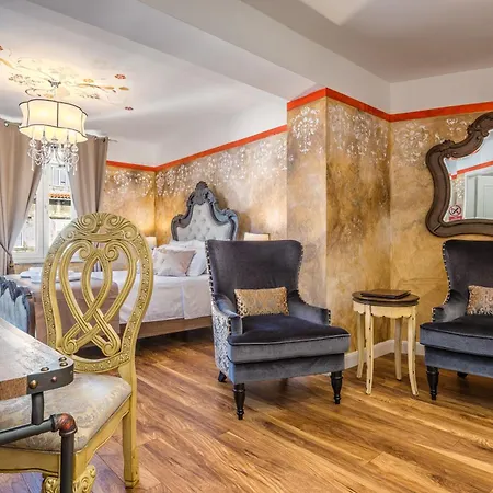 Plaza Marchi Old Town - Mag Quaint & Elegant Boutique מלון 4*