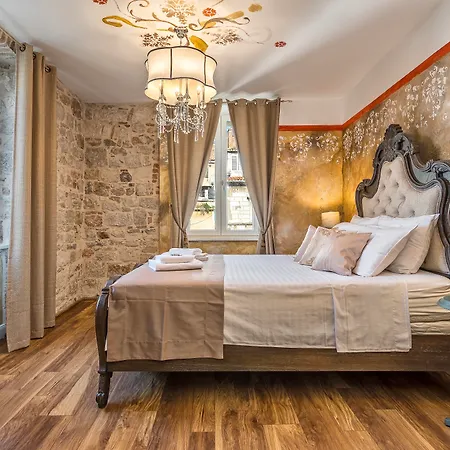מלון Plaza Marchi Old Town - Mag Quaint & Elegant Boutique