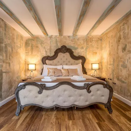Plaza Marchi Old Town - Mag Quaint & Elegant Boutique Готель 4*
