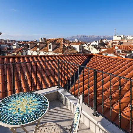 Plaza Marchi Old Town - Mag Quaint & Elegant Boutique