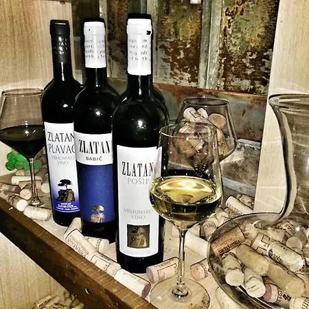 Plaza Marchi Old Town - Mag Quaint & Elegant Boutique 4* سبليت