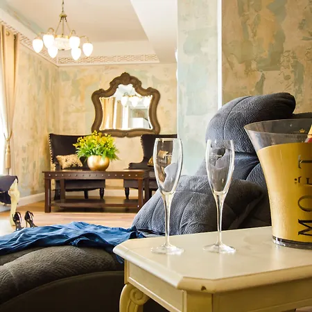 Plaza Marchi Old Town - Mag Quaint & Elegant Boutique 4* سبليت