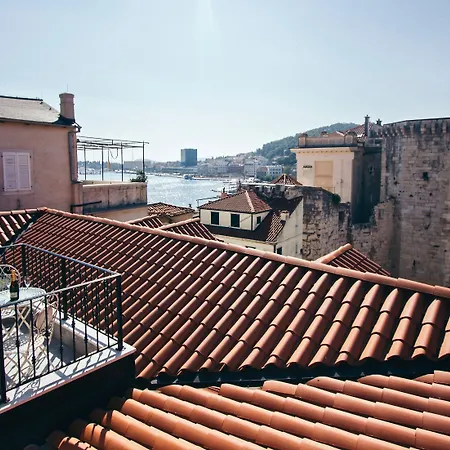 Plaza Marchi Old Town - Mag Quaint & Elegant Boutique سبليت