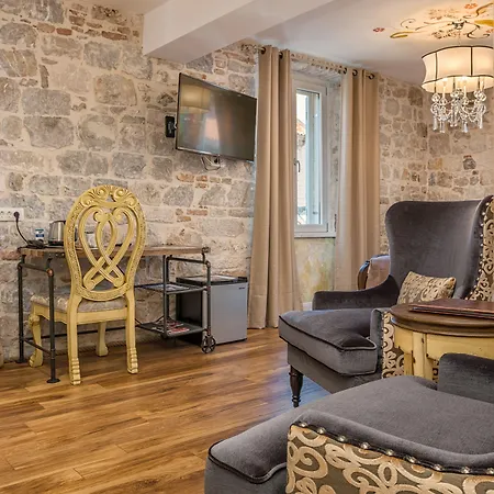 Plaza Marchi Old Town - Mag Quaint & Elegant Boutique فندق 4*