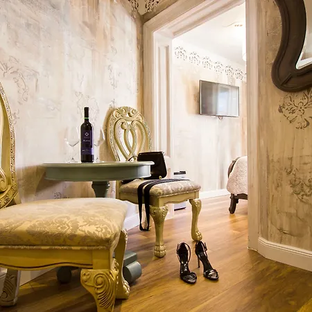 Plaza Marchi Old Town - Mag Quaint & Elegant Boutique Спліт