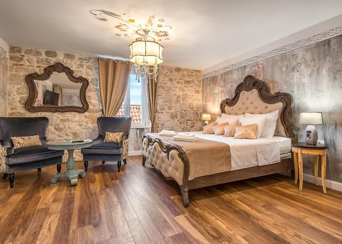 Hotel Plaza Marchi Old Town - Mag Quaint & Elegant Boutique