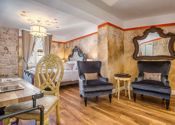 Plaza Marchi Old Town - Mag Quaint & Elegant Boutique Hotel 4*