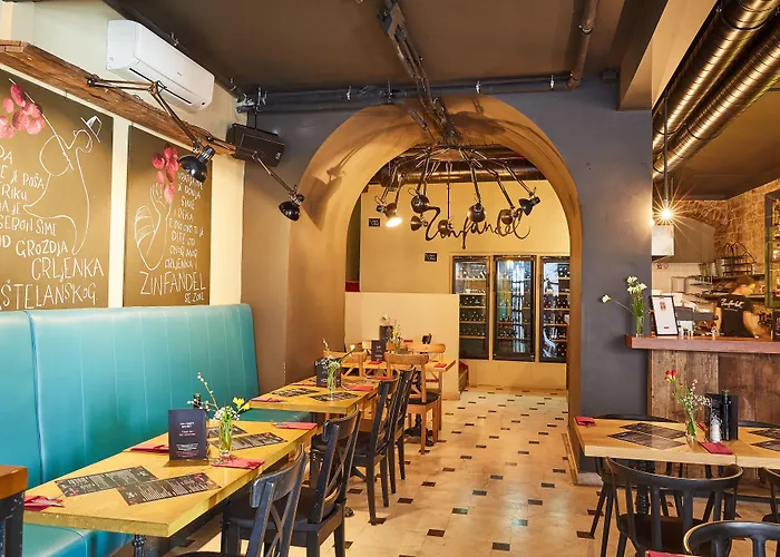 Plaza Marchi Old Town - Mag Quaint & Elegant Boutique