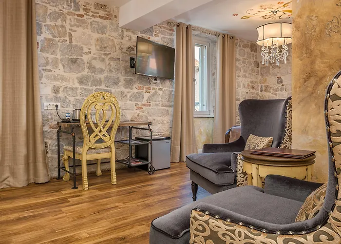 Plaza Marchi Old Town - Mag Quaint & Elegant Boutique Hotel 4*